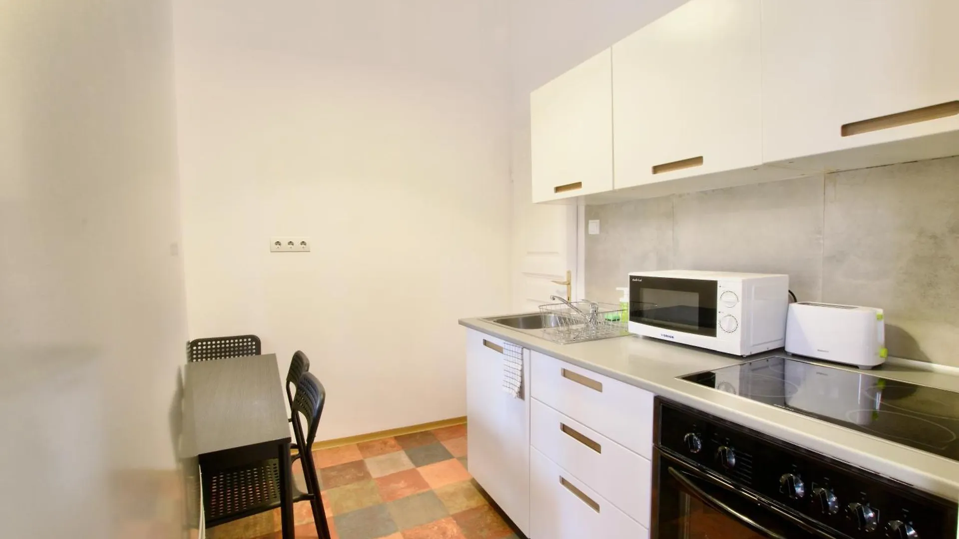 Standard Apartment By Hi5- Dob Street Budapeste 0*,  Hungria